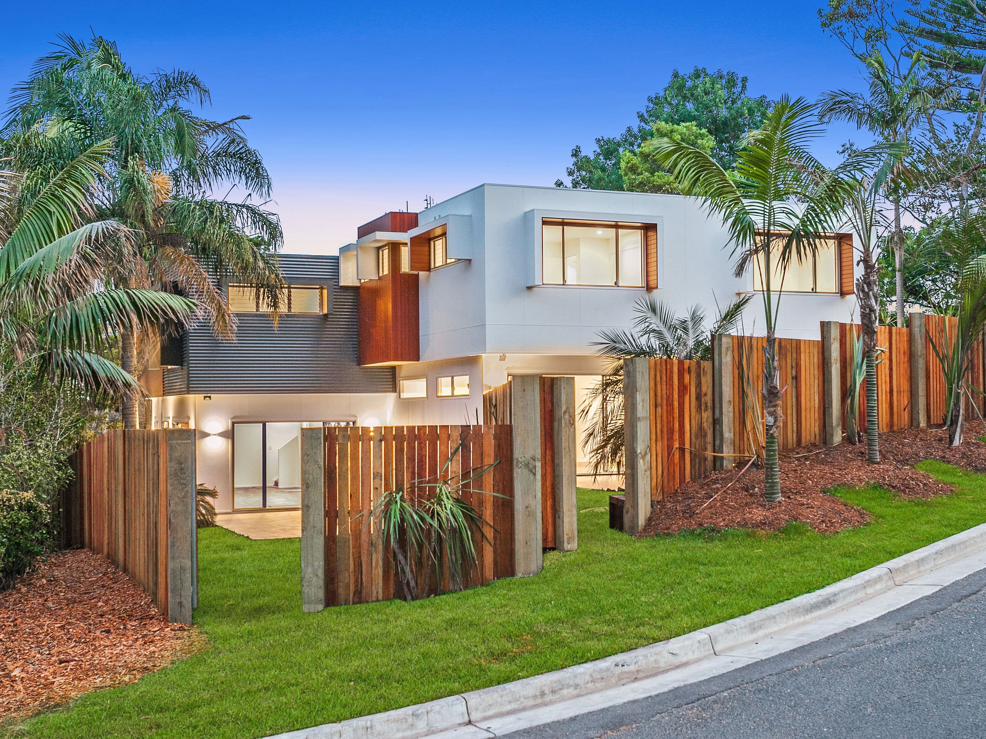 2 Railway Crescent, Stanwell Park - Image 1