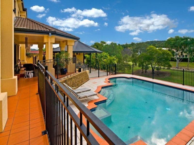 26 Amersham Crescent, CARINDALE QLD 4152, Carindale - Image 1