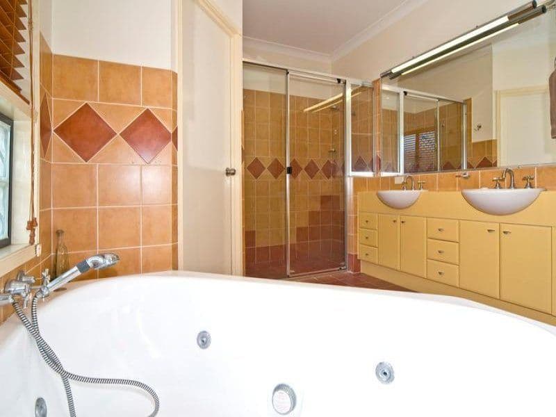 26 Amersham Crescent, CARINDALE QLD 4152, Carindale - Thumbnail 6