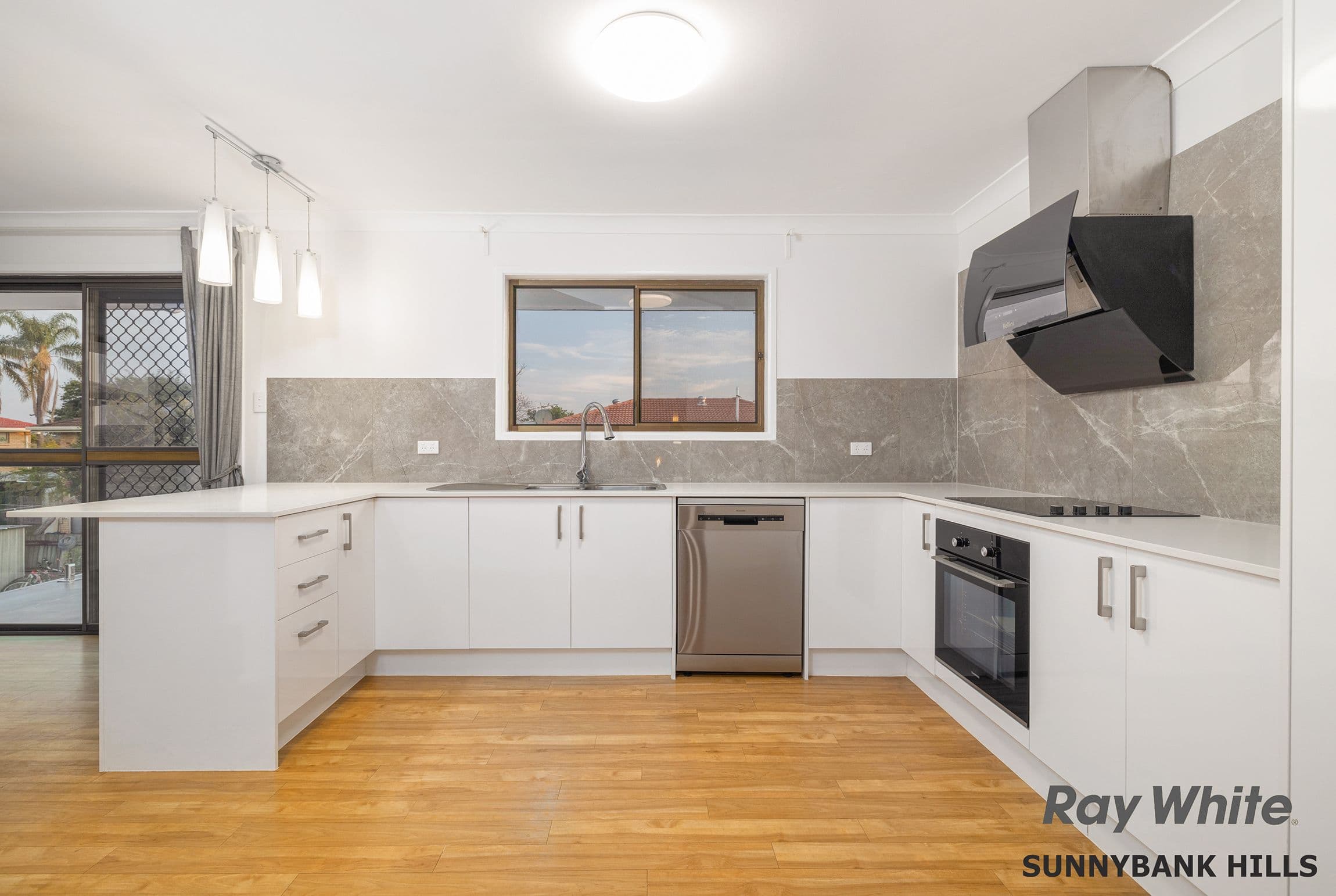 9 Mapleleaf Street, Eight Mile Plains QLD 4113, Eight Mile Plains - Thumbnail 3