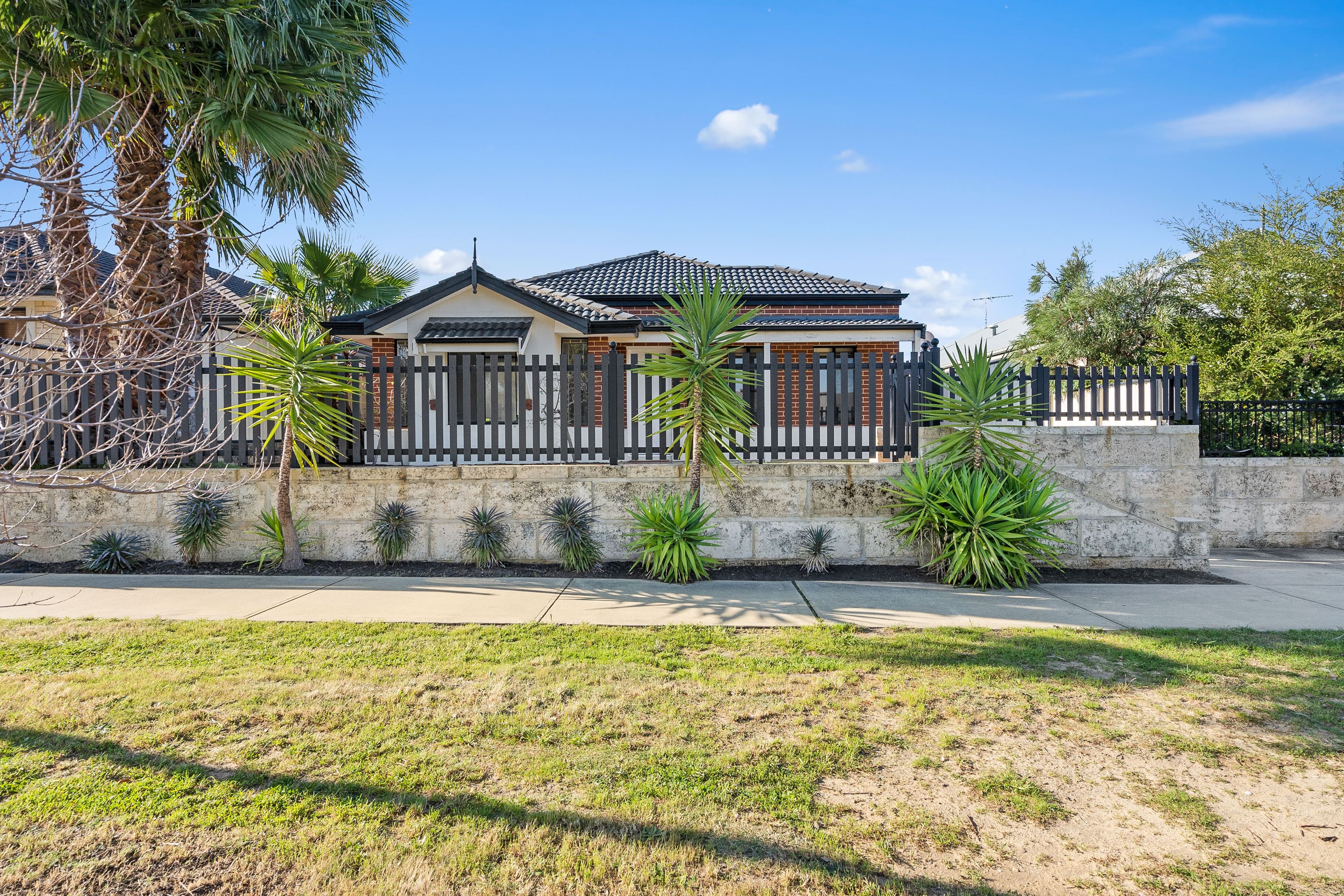 10 Somerly Drive, Clarkson WA 6030, Clarkson - Thumbnail 2