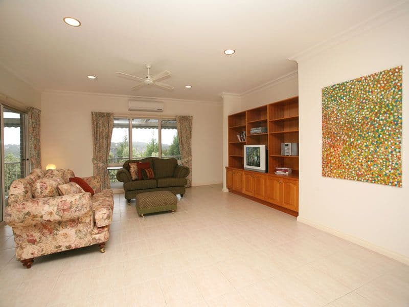 6 Yarraridge Drive, CHIRNSIDE PARK VIC 3116, Chirnside Park - Thumbnail 2