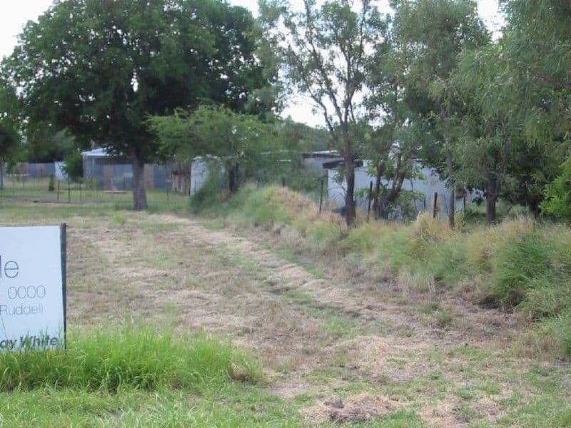 18 Swanson, HUGHENDEN QLD 4821, Hughenden - Thumbnail 2
