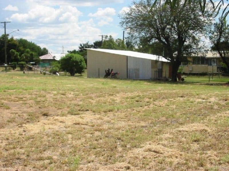 18 Swanson, HUGHENDEN QLD 4821, Hughenden - Thumbnail 4