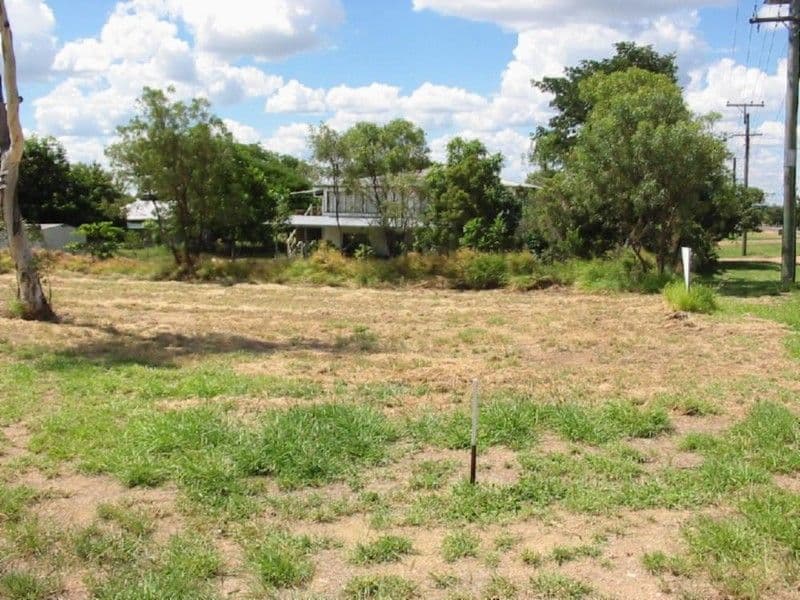 18 Swanson, HUGHENDEN QLD 4821, Hughenden - Thumbnail 5