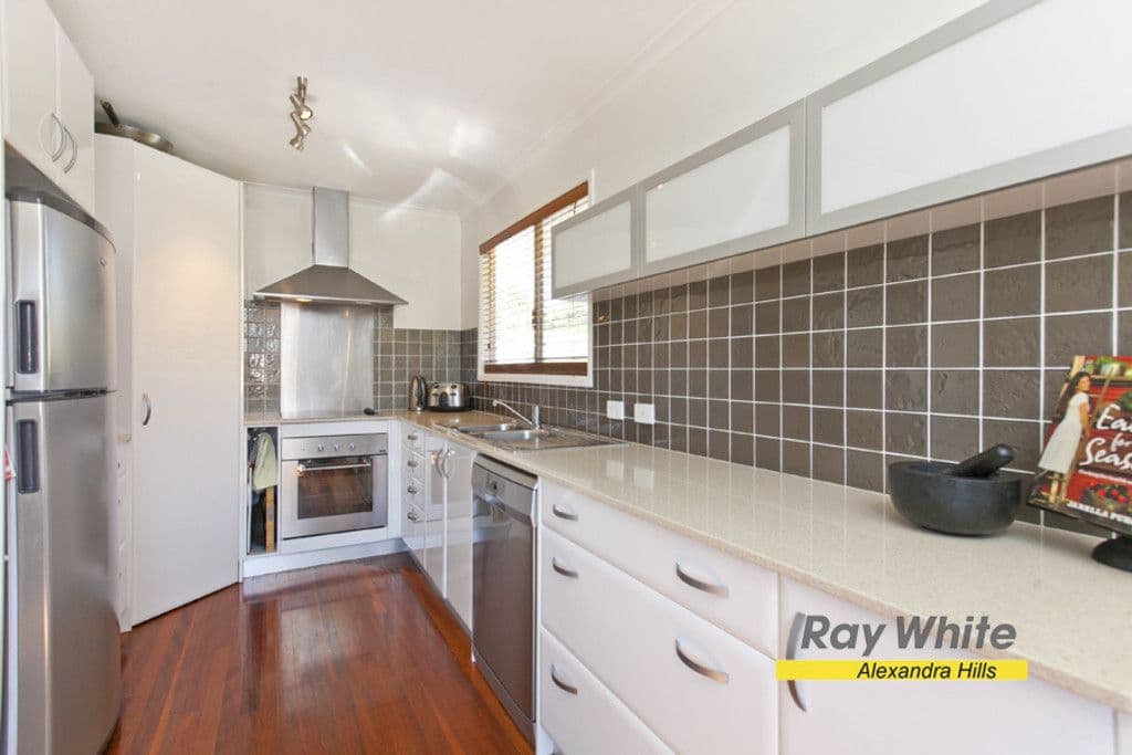 38 Stuart Street, WELLINGTON POINT QLD 4160, Wellington Point - Thumbnail 3
