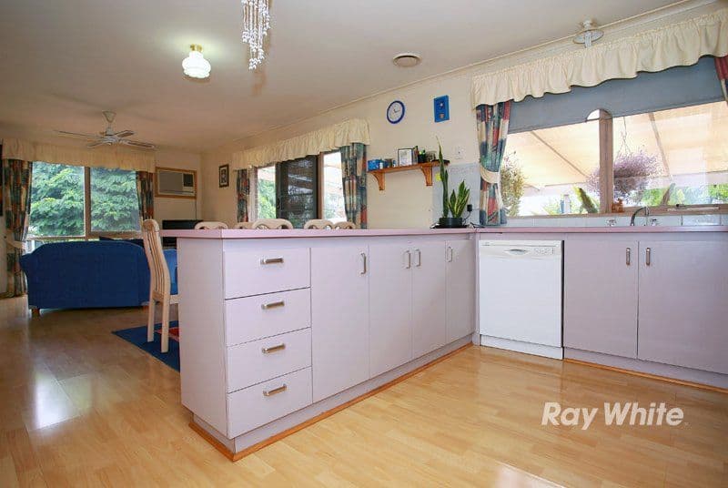 13 Tamworth Court, CRANBOURNE VIC 3977, Cranbourne - Thumbnail 4