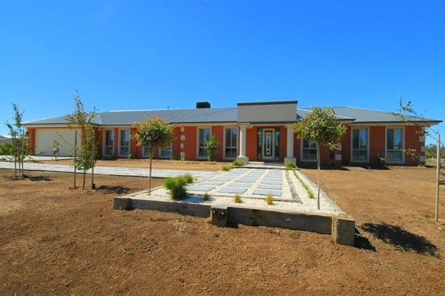 8 Ikona Drive, ECHUCA VIC 3564, Echuca - Image 1