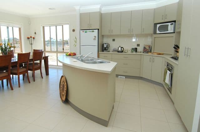 8 Ikona Drive, ECHUCA VIC 3564, Echuca - Thumbnail 3
