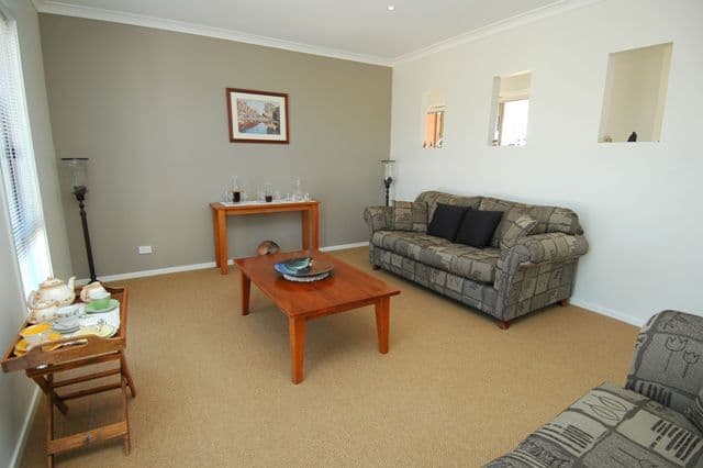 8 Ikona Drive, ECHUCA VIC 3564, Echuca - Thumbnail 5