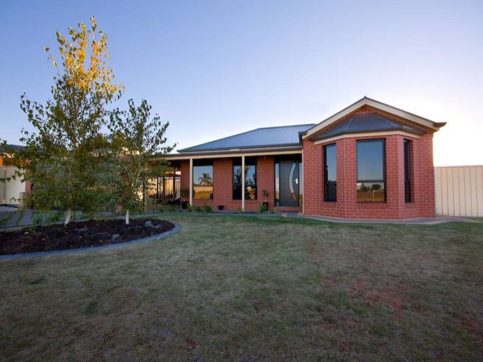 32 Midway Drive, Gol Gol - Image 1