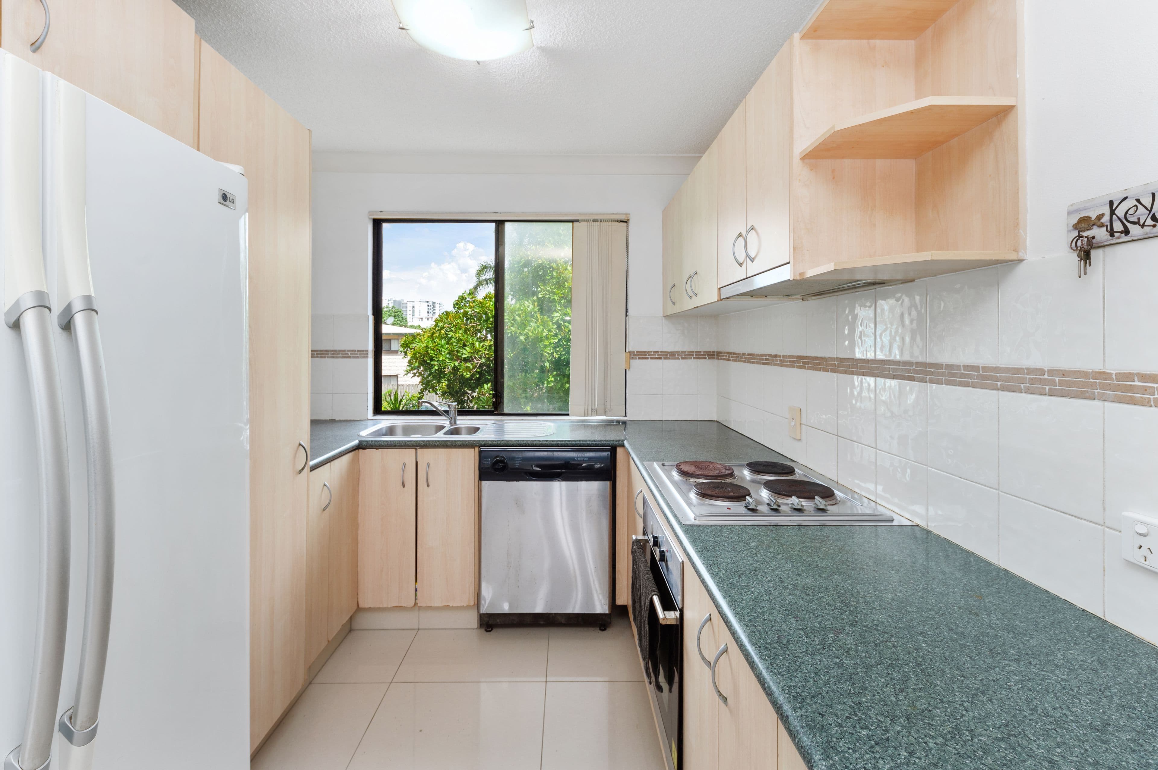 5 Loder Street, Biggera Waters QLD 4216, Biggera Waters - Thumbnail 5