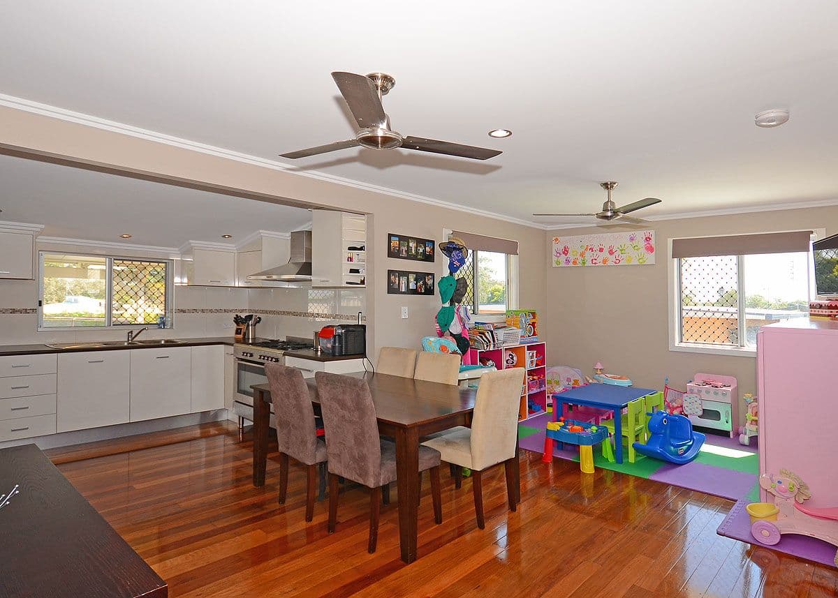 21 Urangan Street, TORQUAY QLD 4655, Torquay - Thumbnail 2