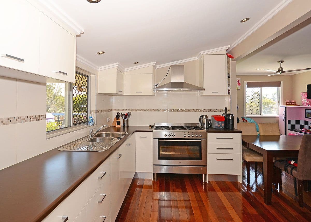 21 Urangan Street, TORQUAY QLD 4655, Torquay - Thumbnail 3