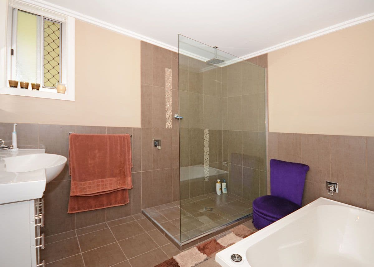21 Urangan Street, TORQUAY QLD 4655, Torquay - Thumbnail 4