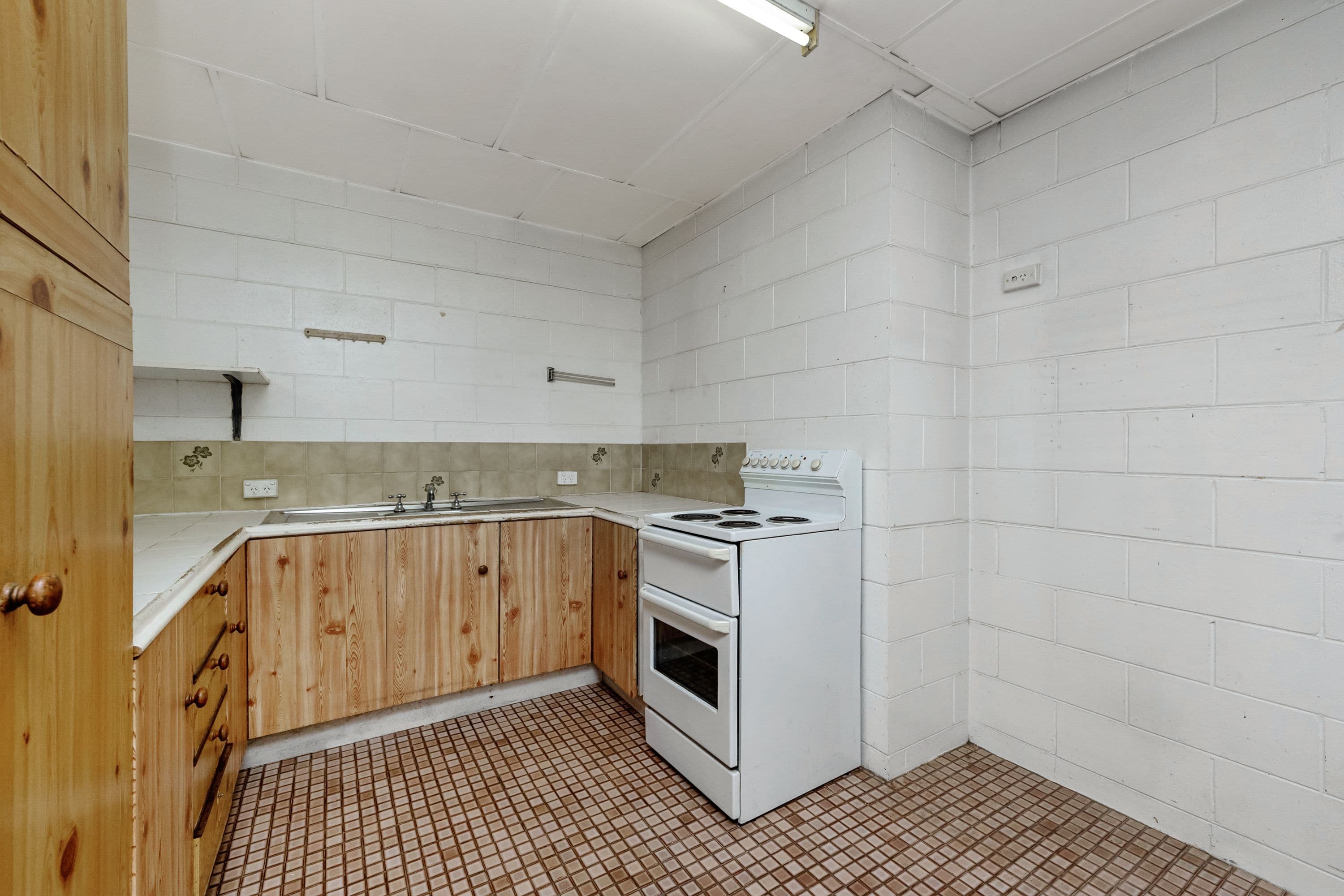 57 Livingstone Street, West End QLD 4810, West End - Thumbnail 2