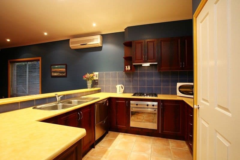 10 Royston Avenue, BERWICK VIC 3806, Berwick - Thumbnail 3