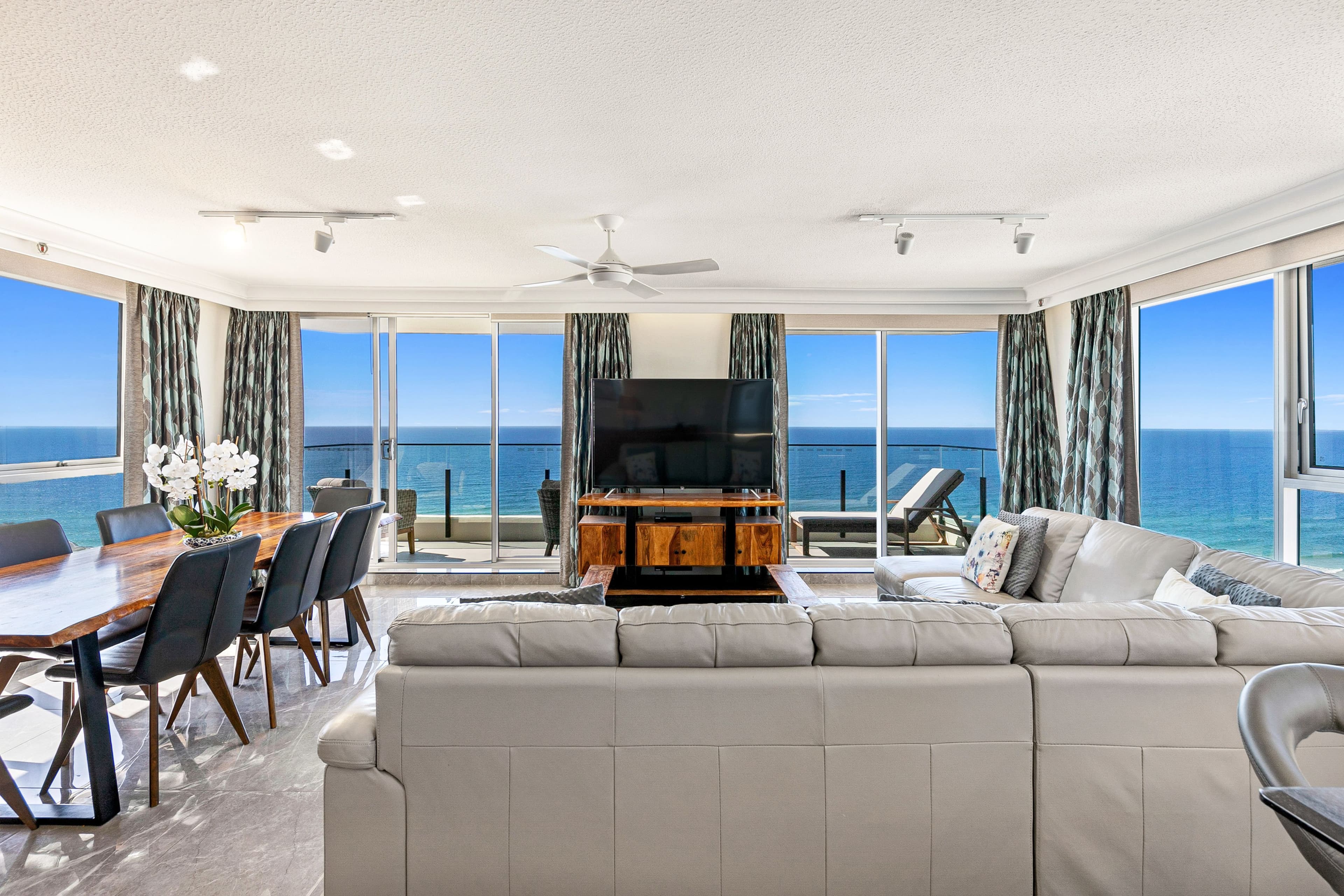 25A 'Beach Haven' 1 Albert Avenue, Broadbeach QLD 4218, Broadbeach - Thumbnail 4