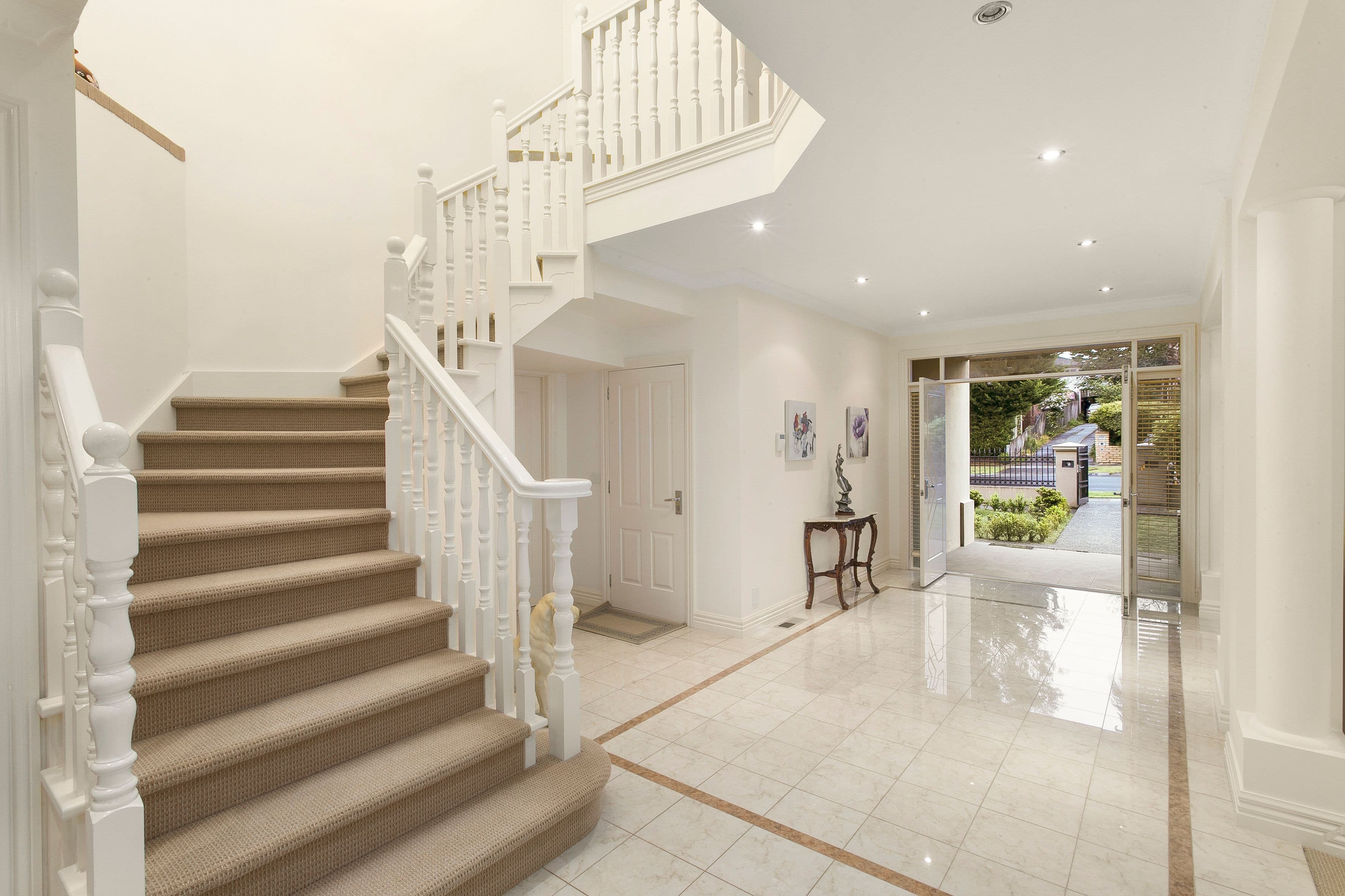 17 Garrisson Drive, Glen Waverley VIC 3150, Glen Waverley - Thumbnail 2