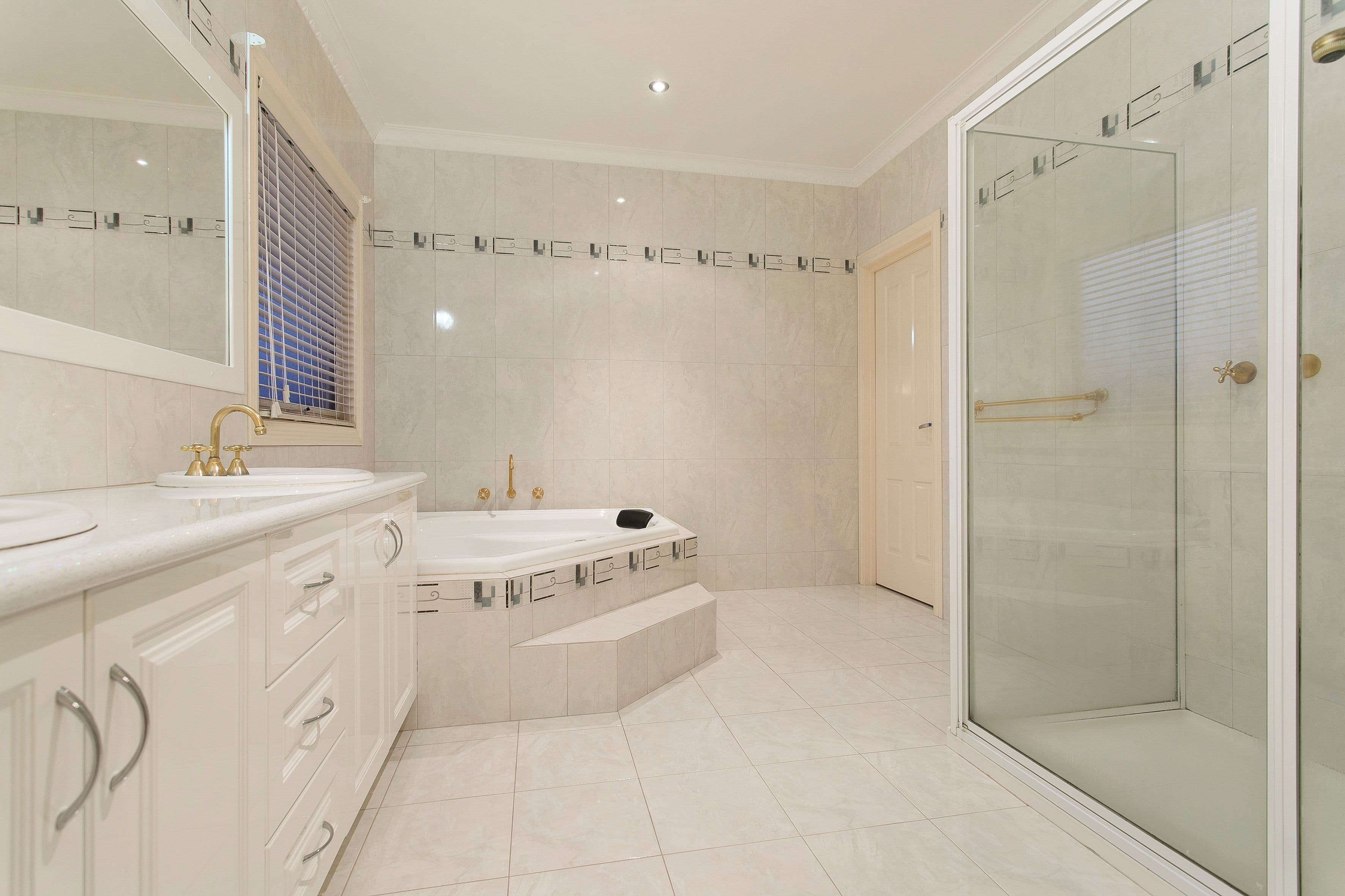 17 Garrisson Drive, Glen Waverley VIC 3150, Glen Waverley - Thumbnail 8
