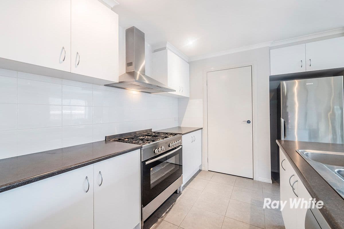 11 Stocks Drive, Cranbourne West VIC 3977, Cranbourne West - Thumbnail 2