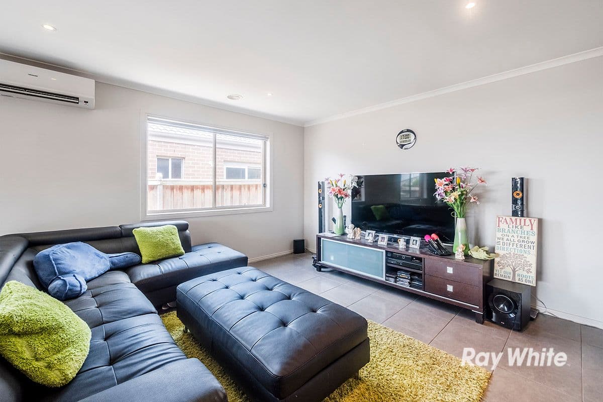 11 Stocks Drive, Cranbourne West VIC 3977, Cranbourne West - Thumbnail 5