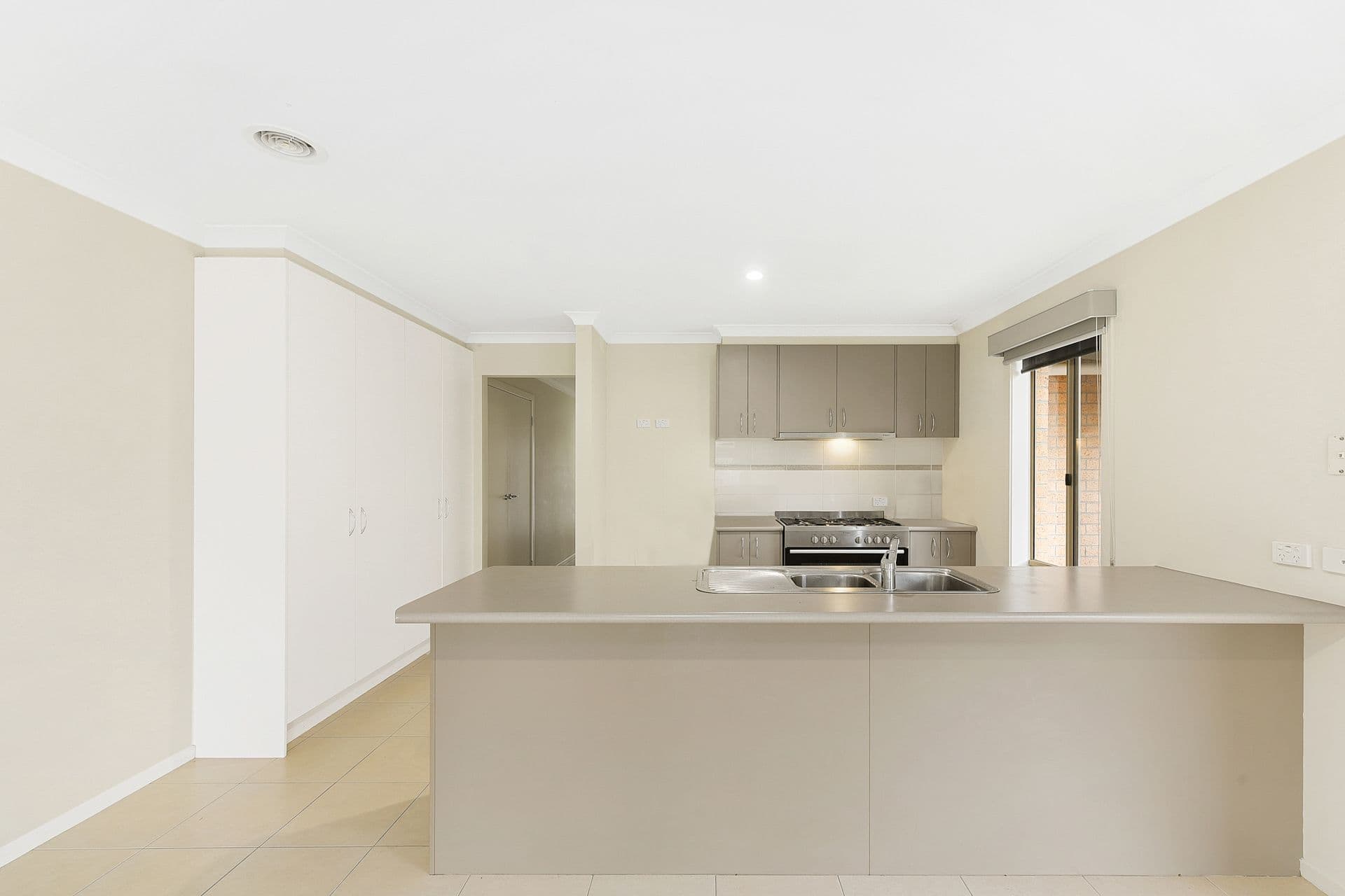 95 Melissa Way, Pakenham VIC 3810, Pakenham - Thumbnail 7