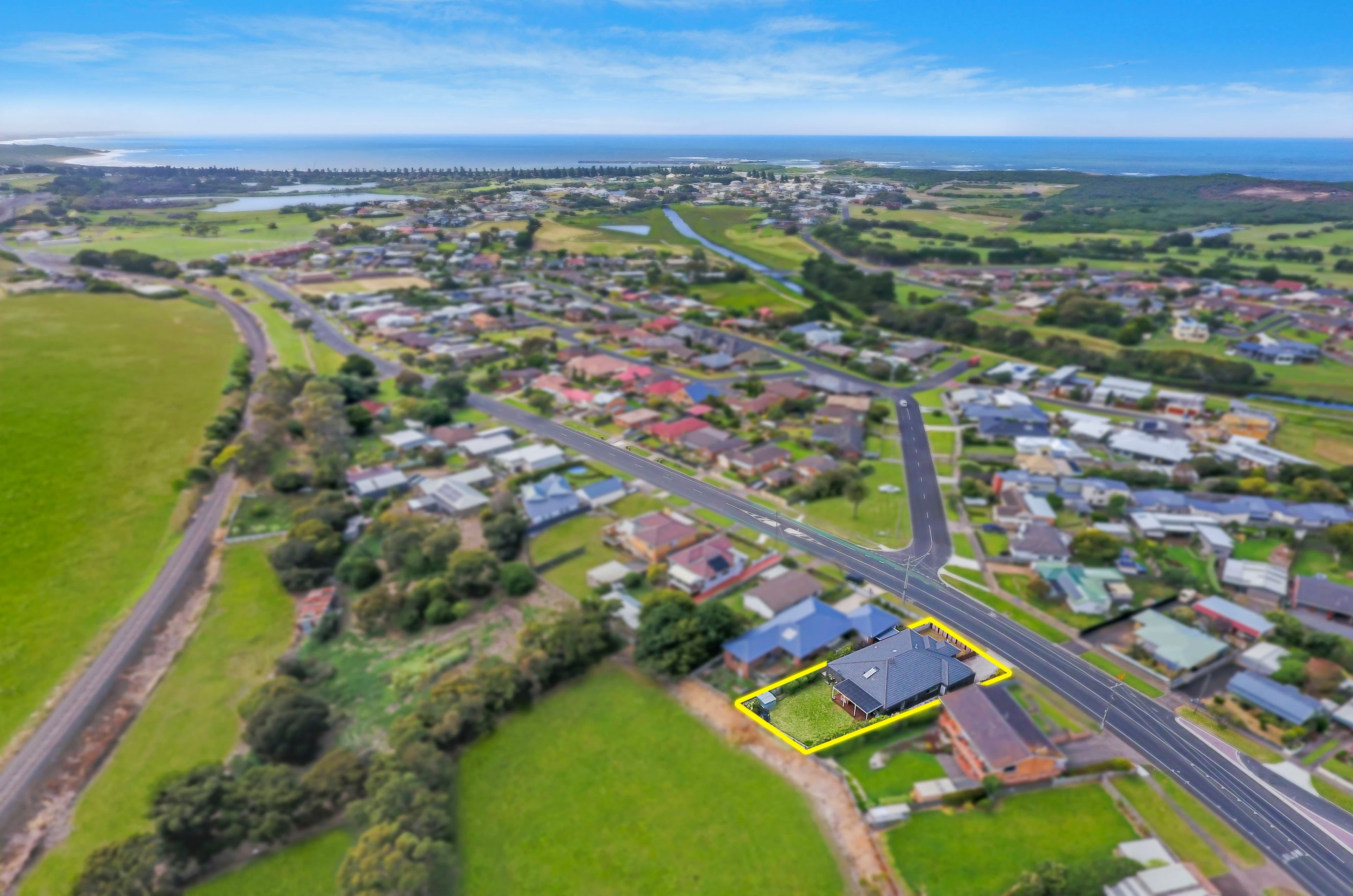 64 Merrivale Drive, Warrnambool VIC 3280, Warrnambool - Thumbnail 2