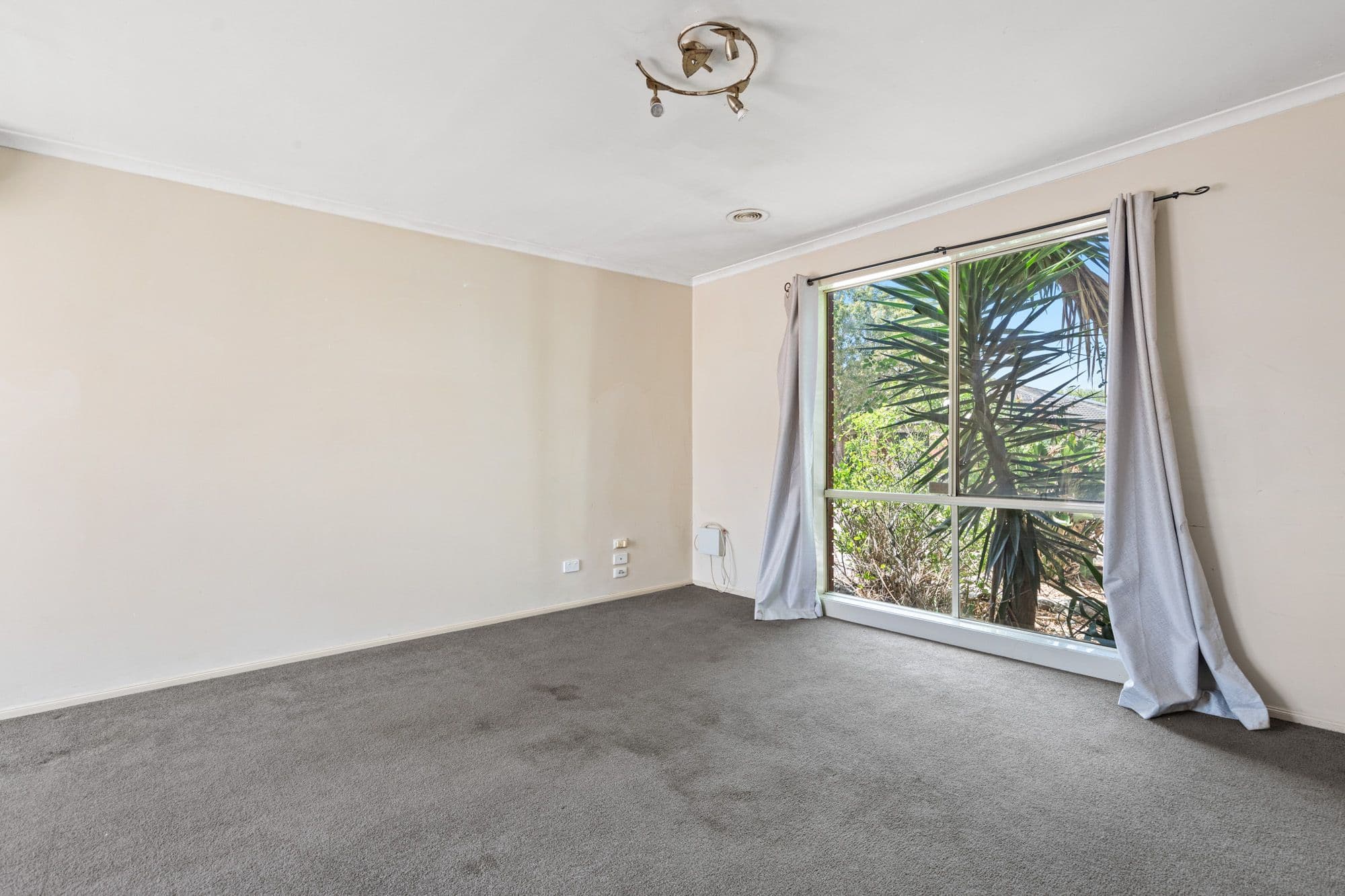 7 Mandarin Grove, Werribee VIC 3030, Werribee - Thumbnail 2