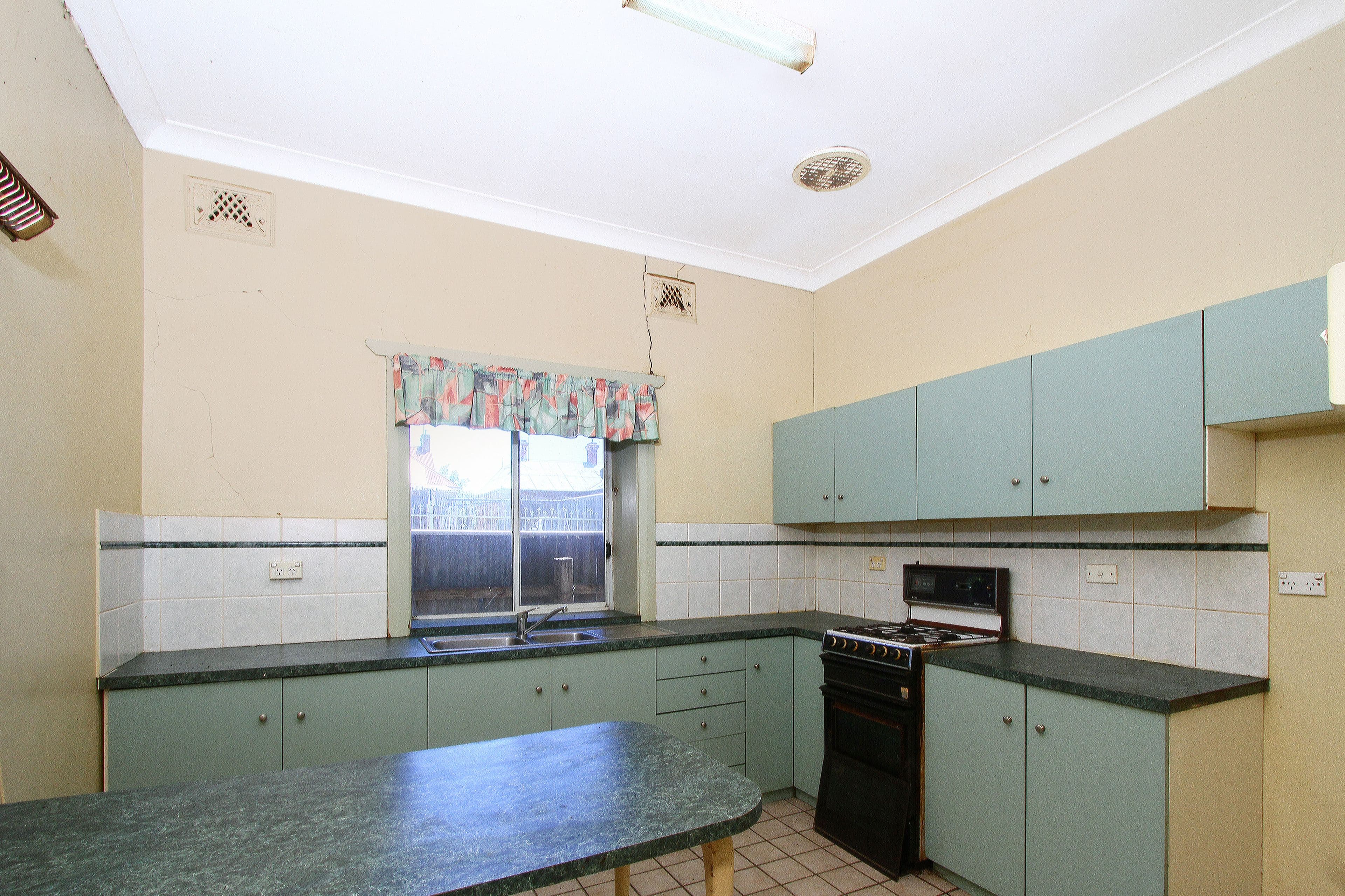 1 Bradley Street, Goulburn - Thumbnail 3