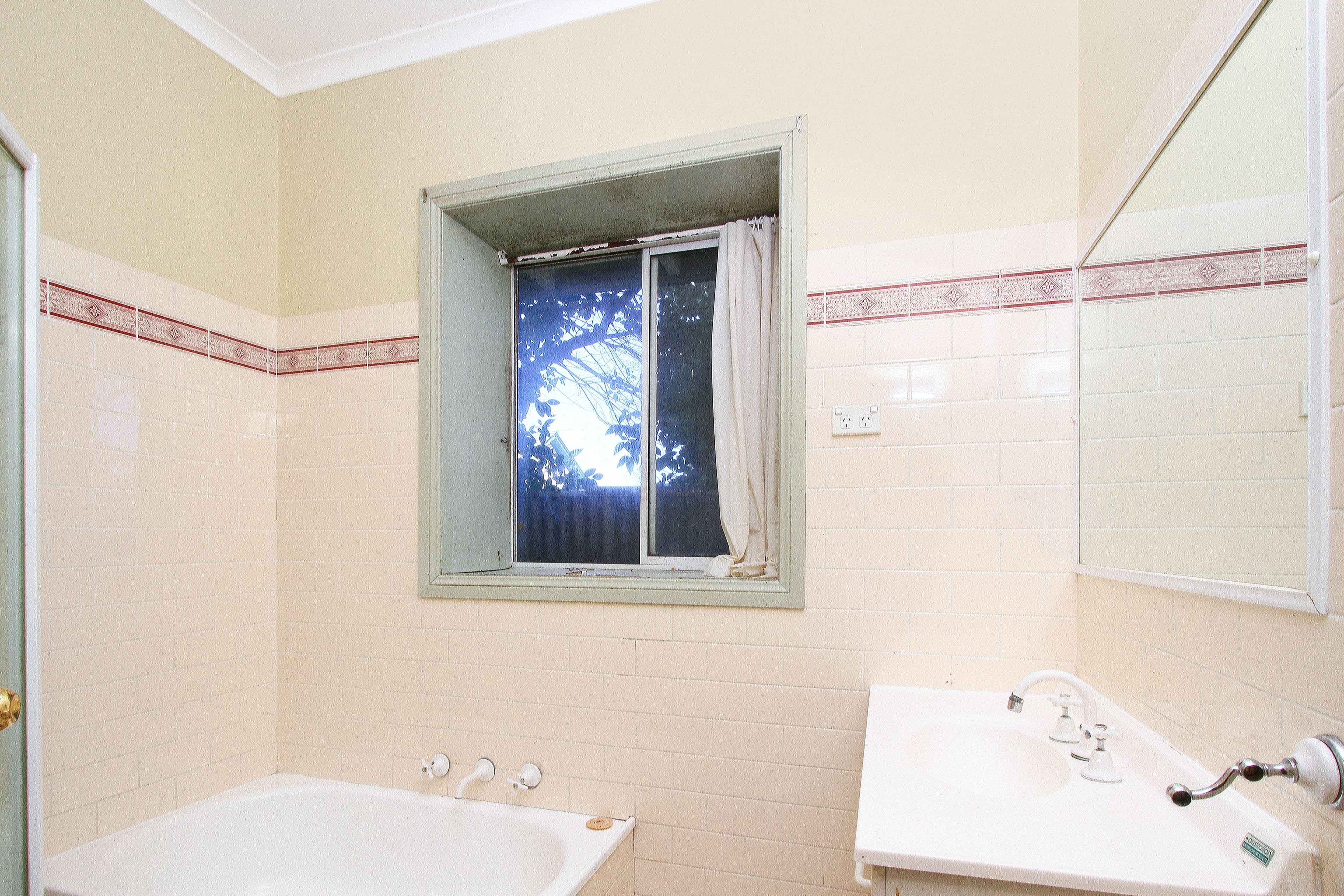 1 Bradley Street, Goulburn - Thumbnail 5