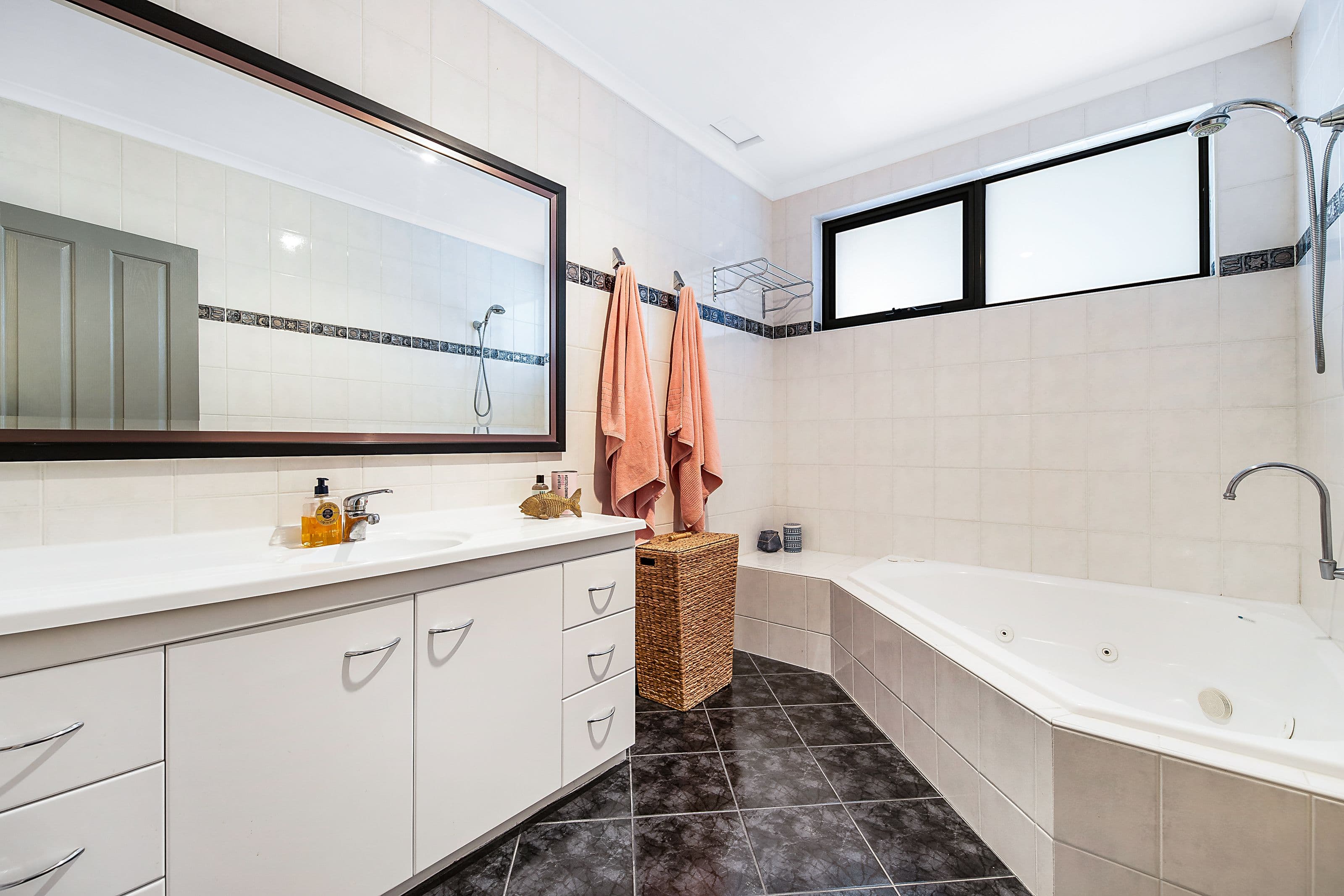 22 Lynden Grove, Mount Waverley VIC 3149, Mount Waverley - Thumbnail 7