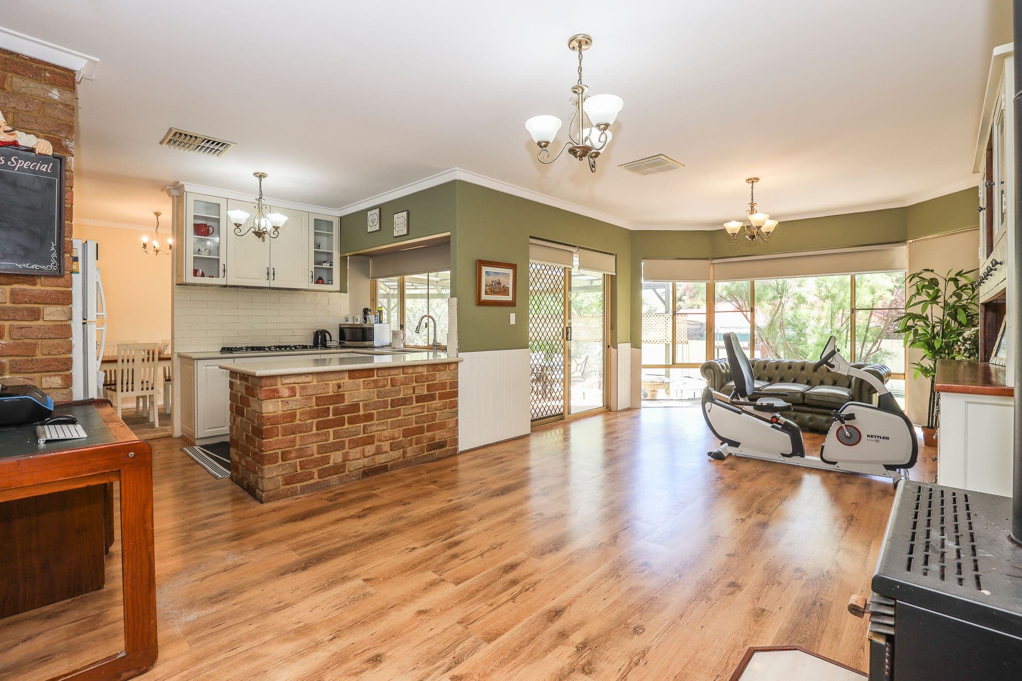 2 Bongiovanni Court, Lesmurdie WA 6076, Lesmurdie - Thumbnail 4