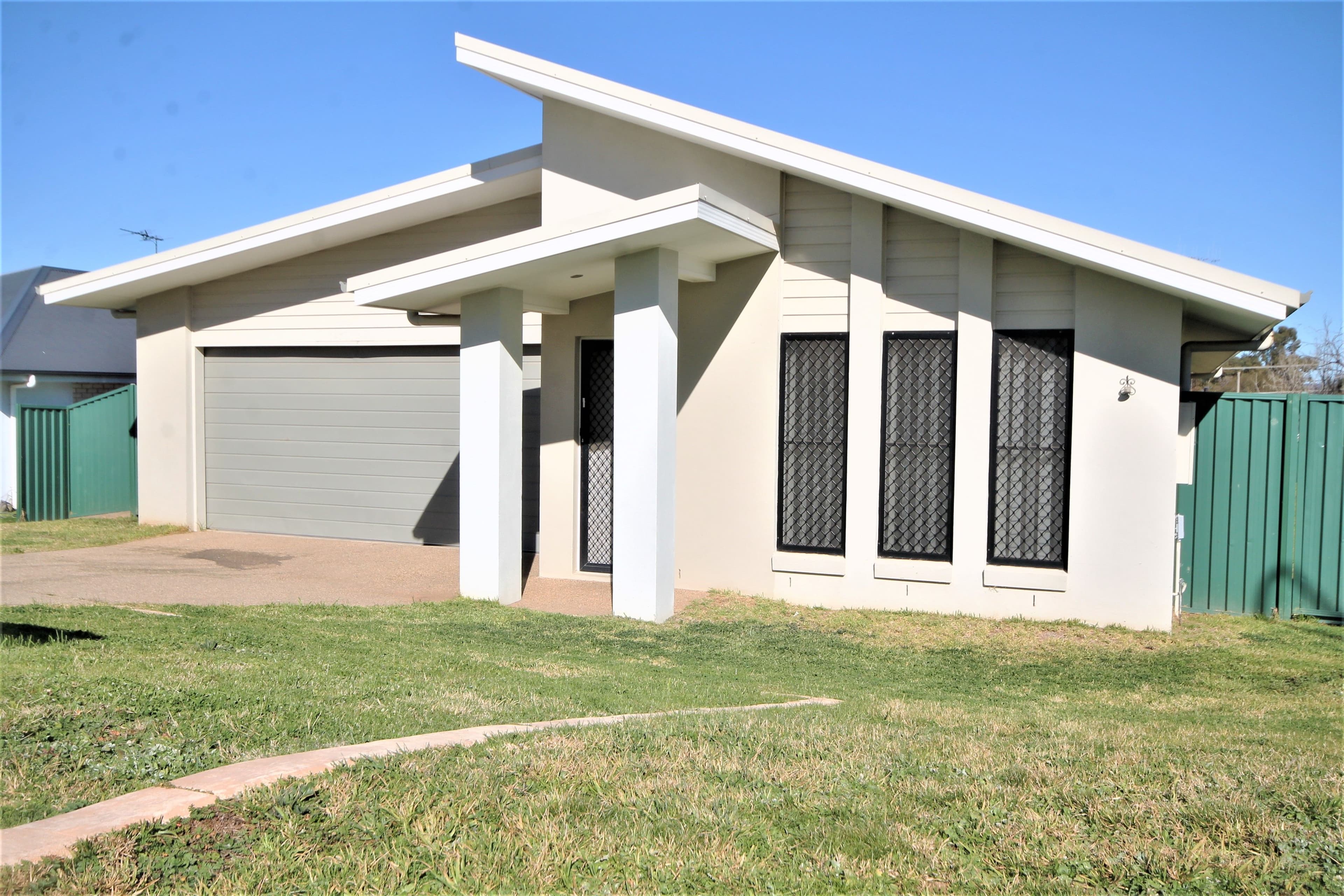 17 Molloy Place, Young - Thumbnail 2