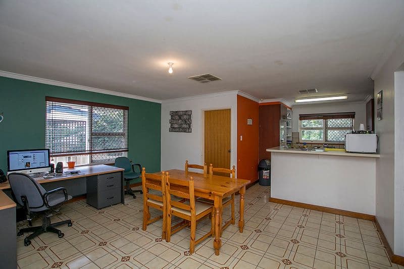 56 Lyndhurst Road, KALAMUNDA WA 6076, Kalamunda - Thumbnail 5