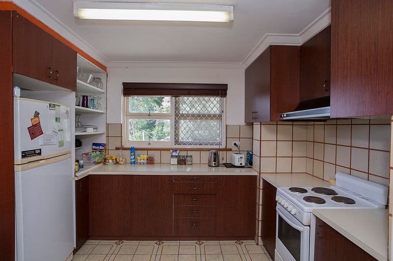 56 Lyndhurst Road, KALAMUNDA WA 6076, Kalamunda - Thumbnail 7