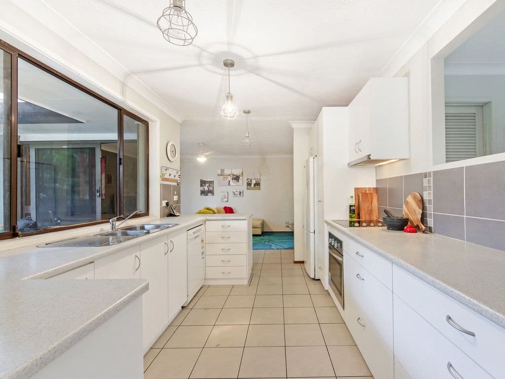 26 Treeview Drive, Burleigh Waters QLD 4220, Burleigh Waters - Thumbnail 5