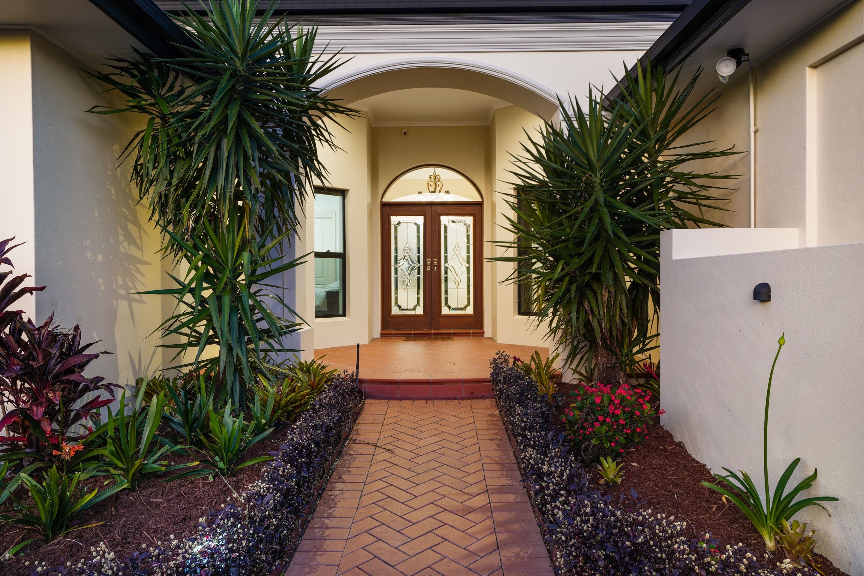 55 Montevideo Drive, Clear Island Waters QLD 4226, Clear Island Waters - Thumbnail 2