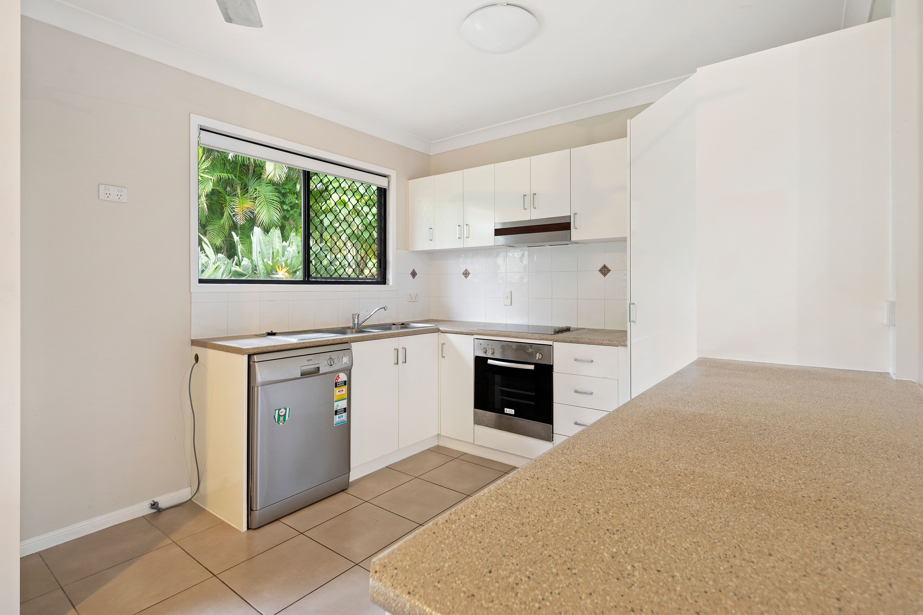 60 Country Road, Cannonvale QLD 4802, Cannonvale - Thumbnail 4
