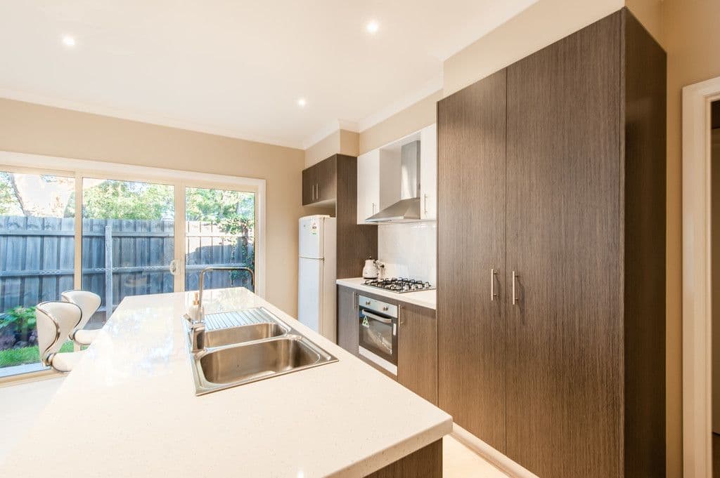 6 Lucille Avenue, Reservoir VIC 3073, Reservoir - Thumbnail 5