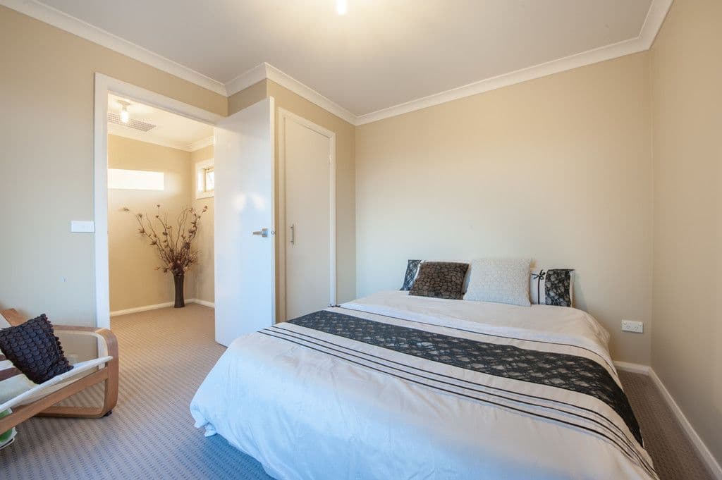 6 Lucille Avenue, Reservoir VIC 3073, Reservoir - Thumbnail 8