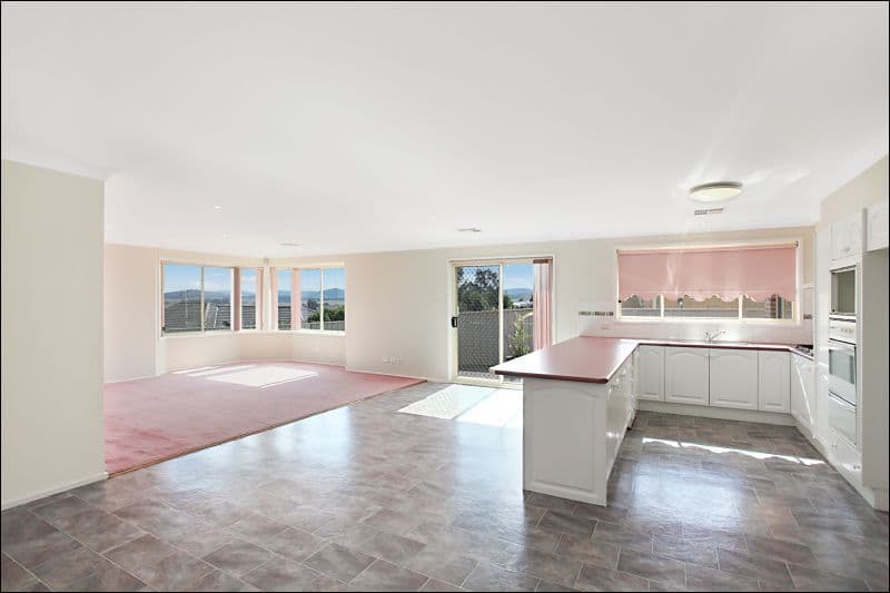 24 Adam Avenue, RUTHERFORD NSW 2320, Rutherford - Thumbnail 2