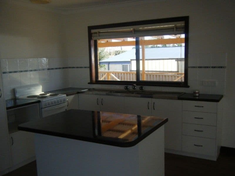 15 Mark Way, MOUNT TARCOOLA WA 6530, Mount Tarcoola - Thumbnail 3