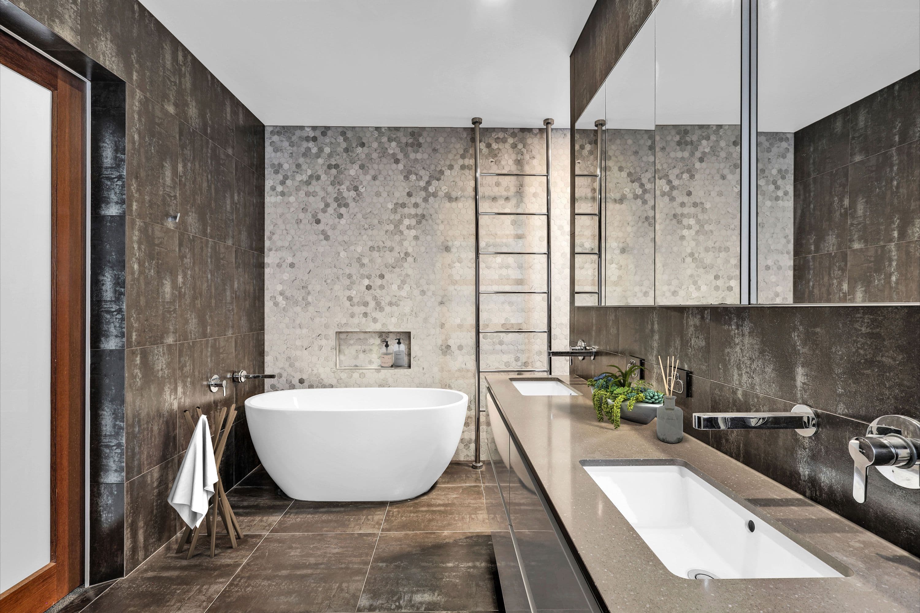 23 Riviera Road, Miami QLD 4220, Miami - Thumbnail 2