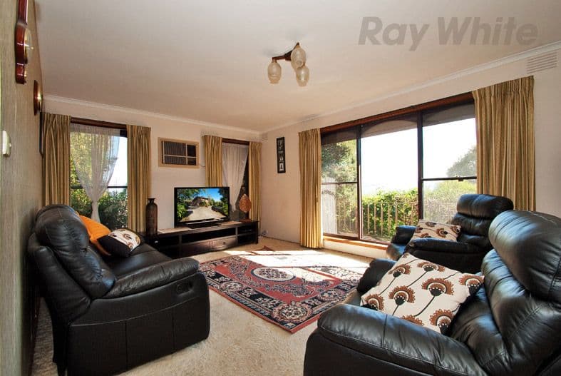 10 HIGHVIEW Drive, Mooroolbark VIC 3138, Mooroolbark - Thumbnail 2