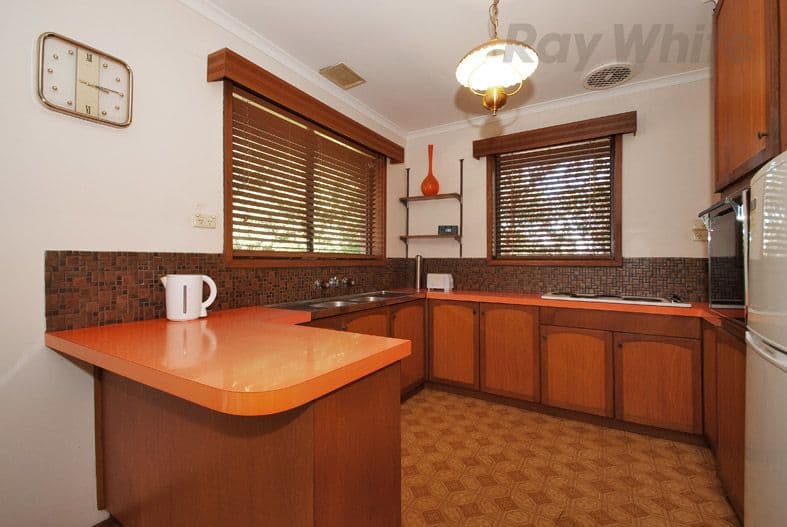 10 HIGHVIEW Drive, Mooroolbark VIC 3138, Mooroolbark - Thumbnail 3