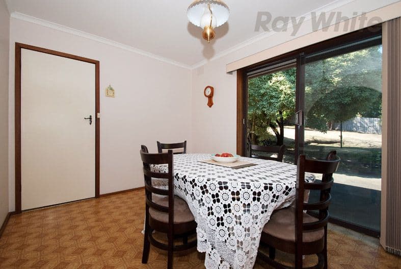 10 HIGHVIEW Drive, Mooroolbark VIC 3138, Mooroolbark - Thumbnail 5