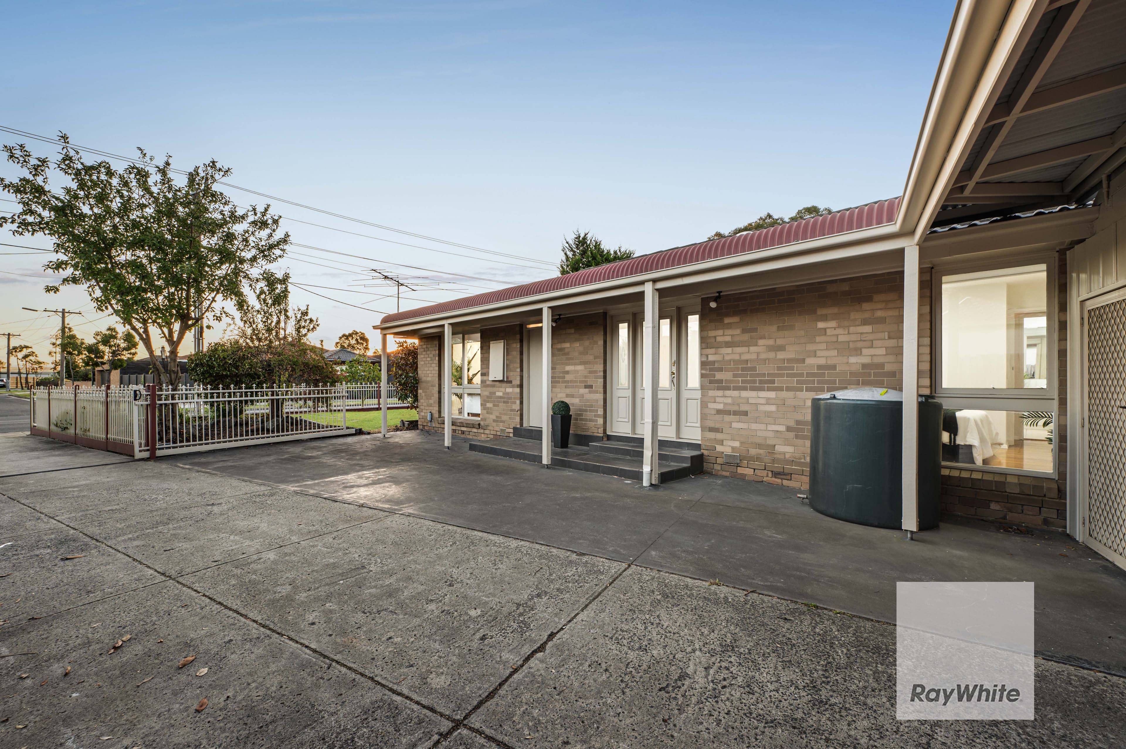 35 Elmhurst Road, Gladstone Park VIC 3043, Gladstone Park - Thumbnail 3