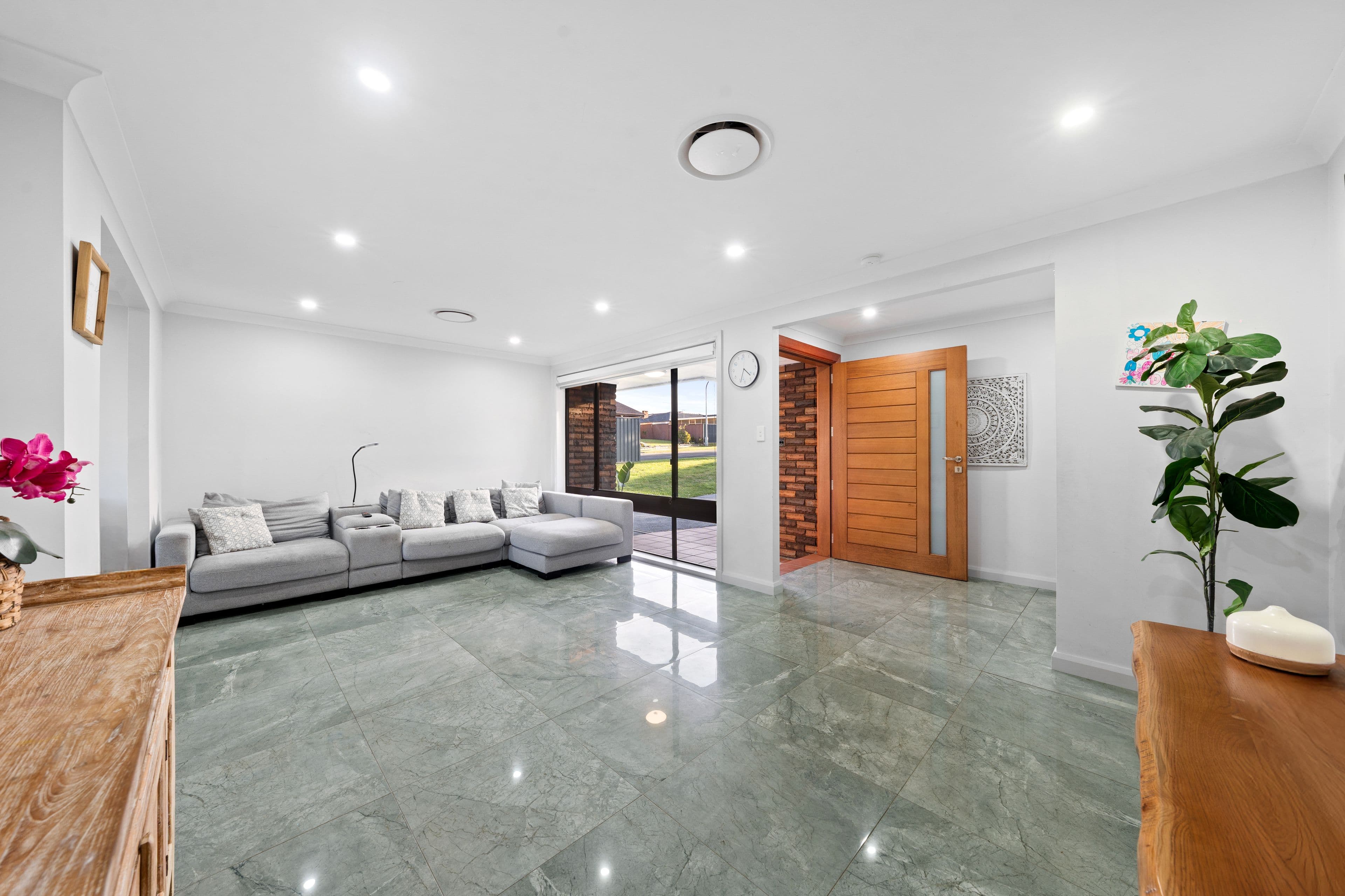 7 Loxton Place, Bossley Park NSW 2176, Bossley Park - Thumbnail 2