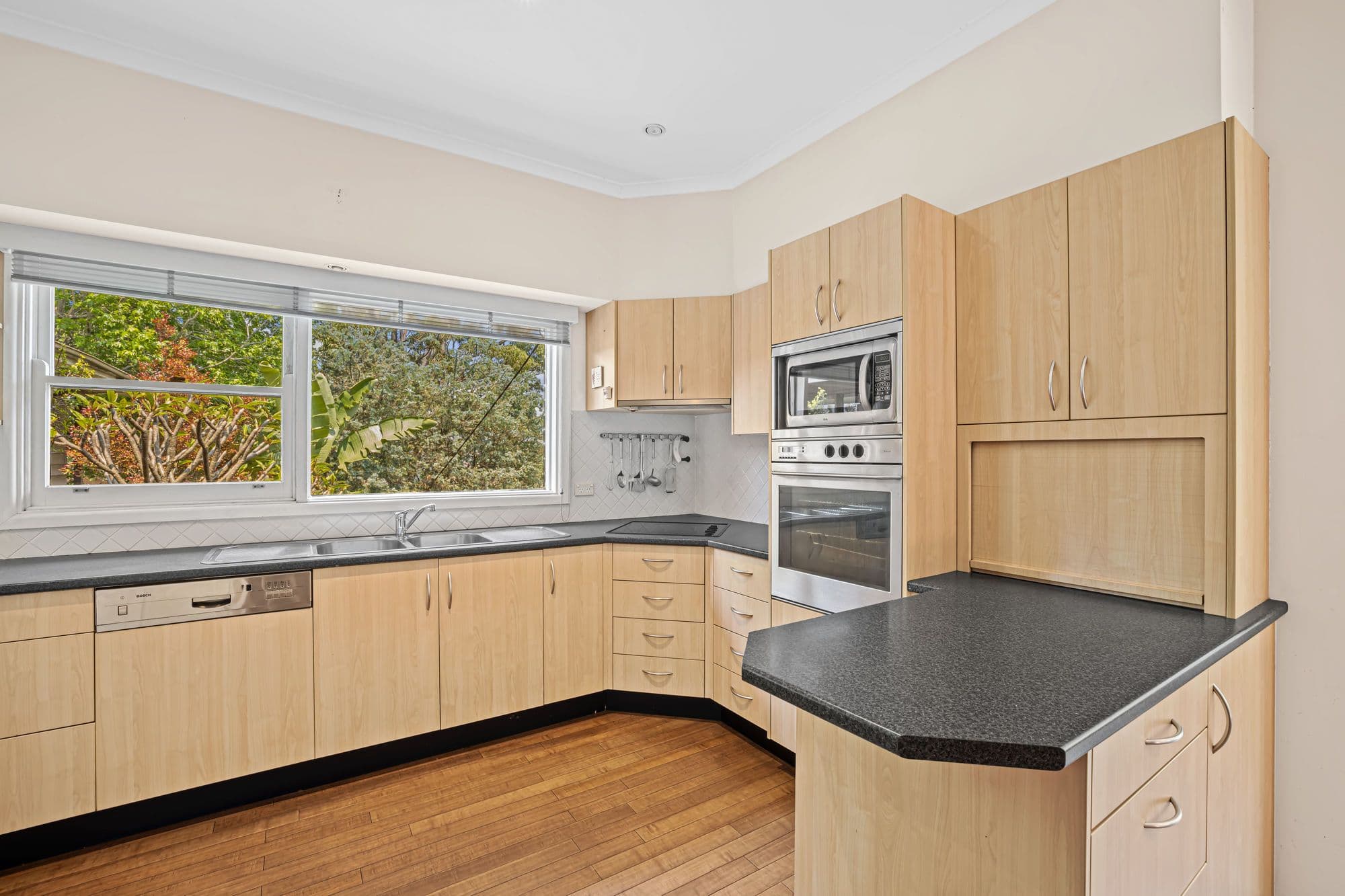 33 The Rampart, Castlecrag - Thumbnail 3